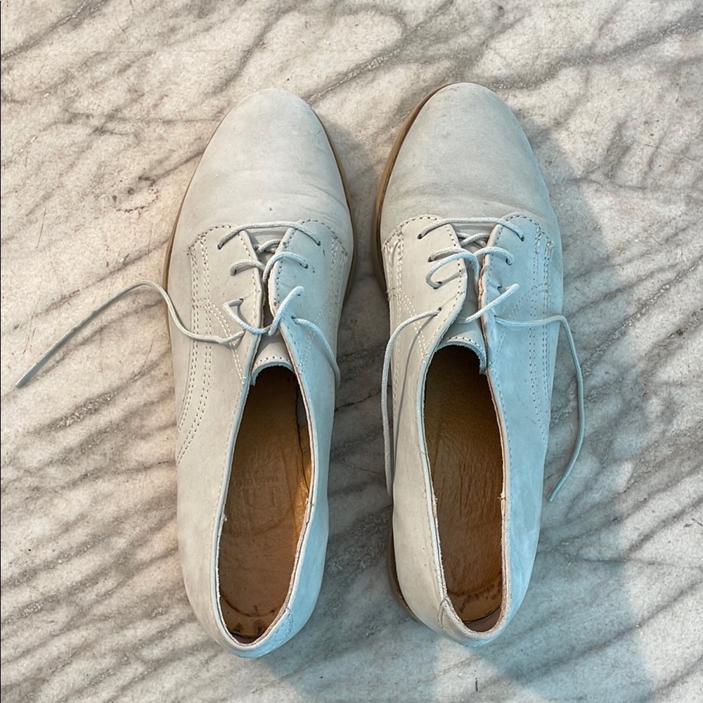 Nubuck suede oxford saddle style shoes size 7.5
Light creamy gray flats - Picture 2 of 7